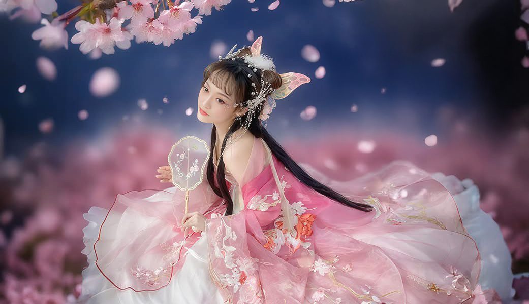 櫻花夢鏡台中古風寫真/涵鏡苑花魁漢服古風寫真館/小紅書寫真/台中藝術照/攝影寫真藝術照/女攝影師/客製化拍攝/個人寫真/攝影寫真藝術照/台中藝術照/女攝影師/客製化拍攝AI視覺設計