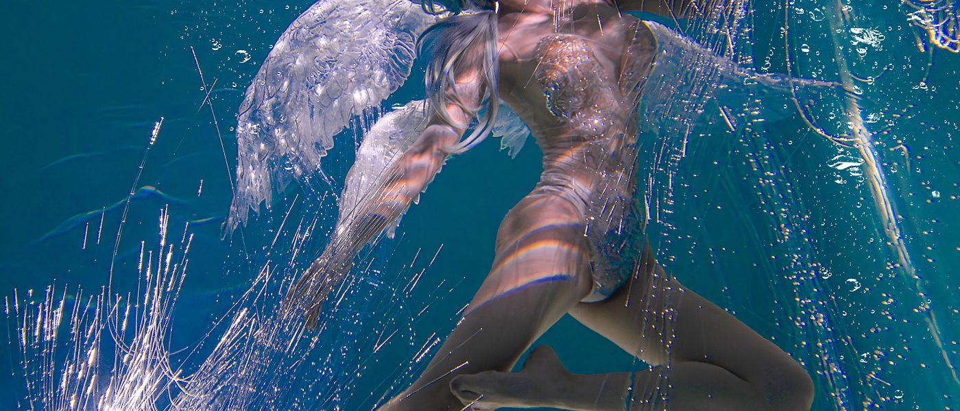 光翅水下發光主題寫真/攝影棚/台中攝影棚推薦//小紅書寫真/藝術照/攝影寫真藝術照/女攝影師/客製化拍攝//攝影寫真藝術照/台中藝術照/女攝影師/客製化拍攝