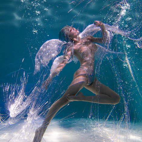 光翅水下發光主題寫真/攝影棚/台中攝影棚推薦//小紅書寫真/藝術照/攝影寫真藝術照/女攝影師/客製化拍攝//攝影寫真藝術照/台中藝術照/女攝影師/客製化拍攝